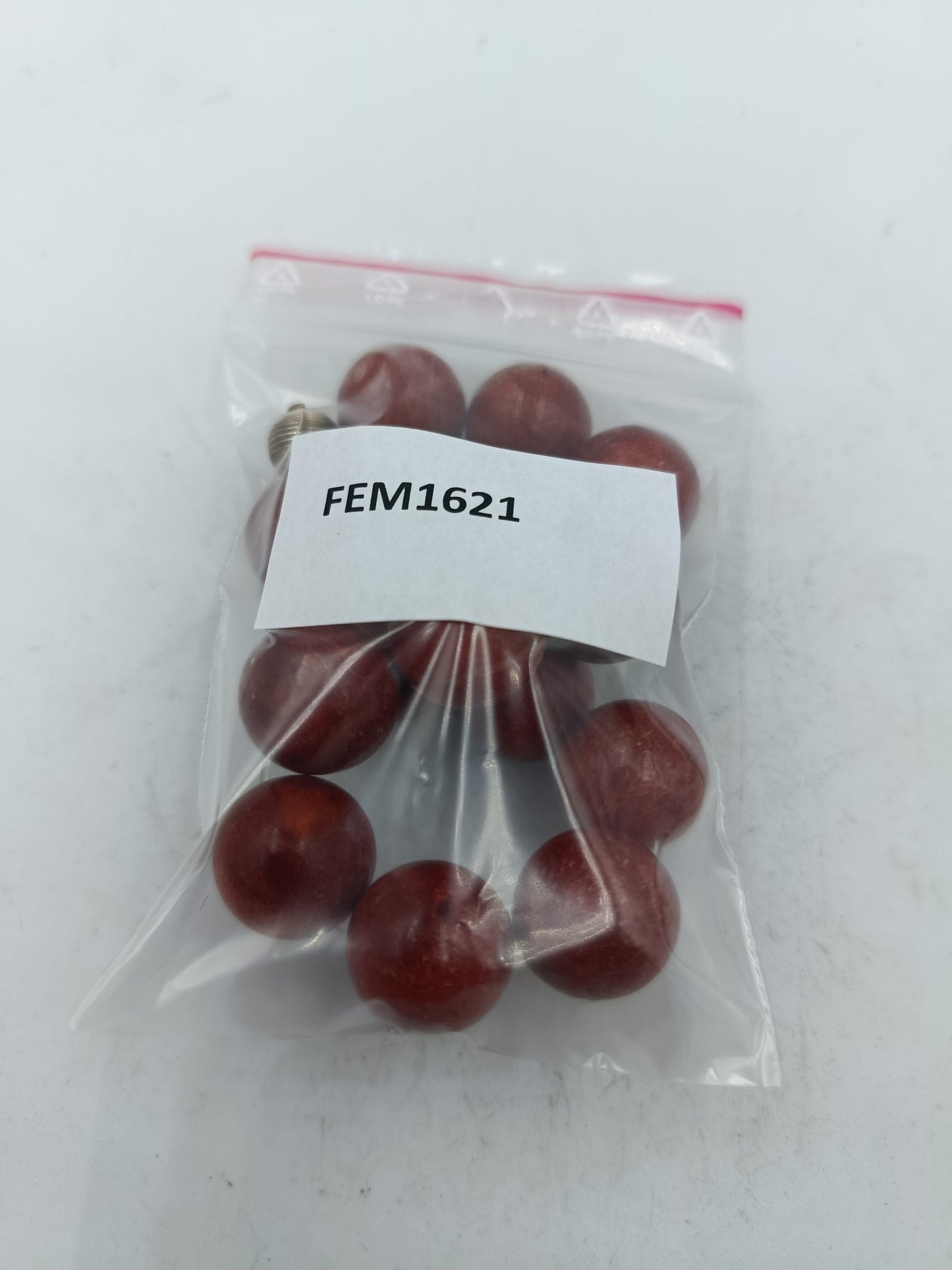 Elastisches Perlenarmband in kräftigem Rot mit Zierelement