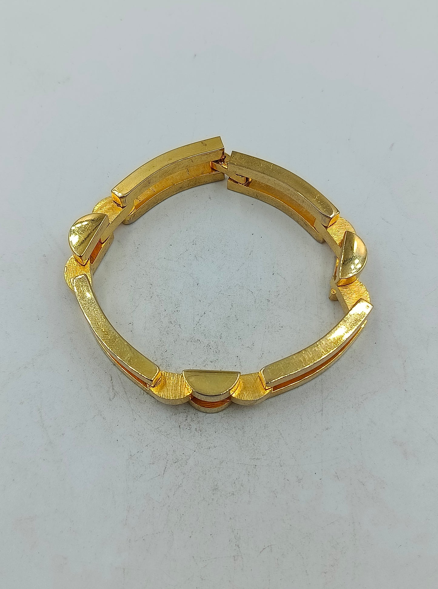 Massives Gliederarmband in Goldoptik mit modernem Design