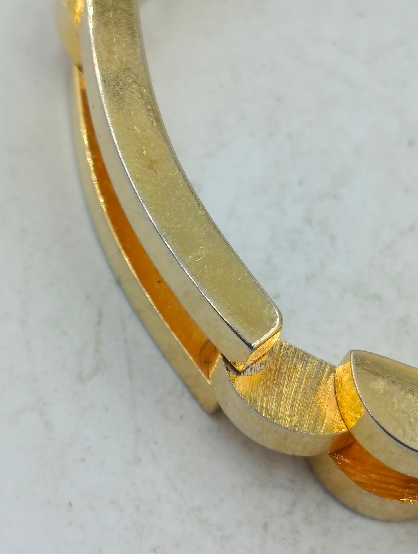 Massives Gliederarmband in Goldoptik mit modernem Design