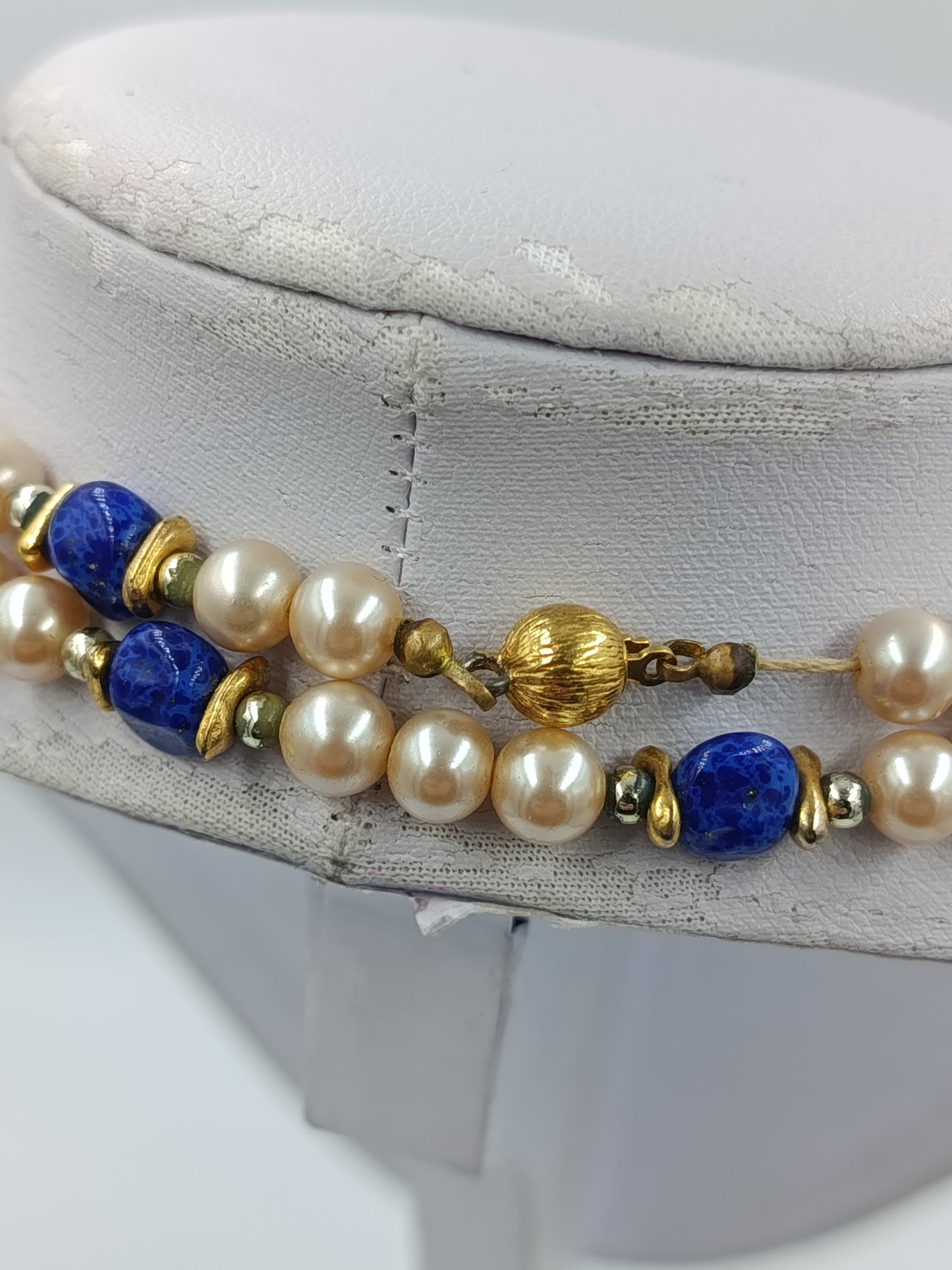 Elegante doppelte Perlenkette mit blauen Akzentperlen vielseitig kombinierbar