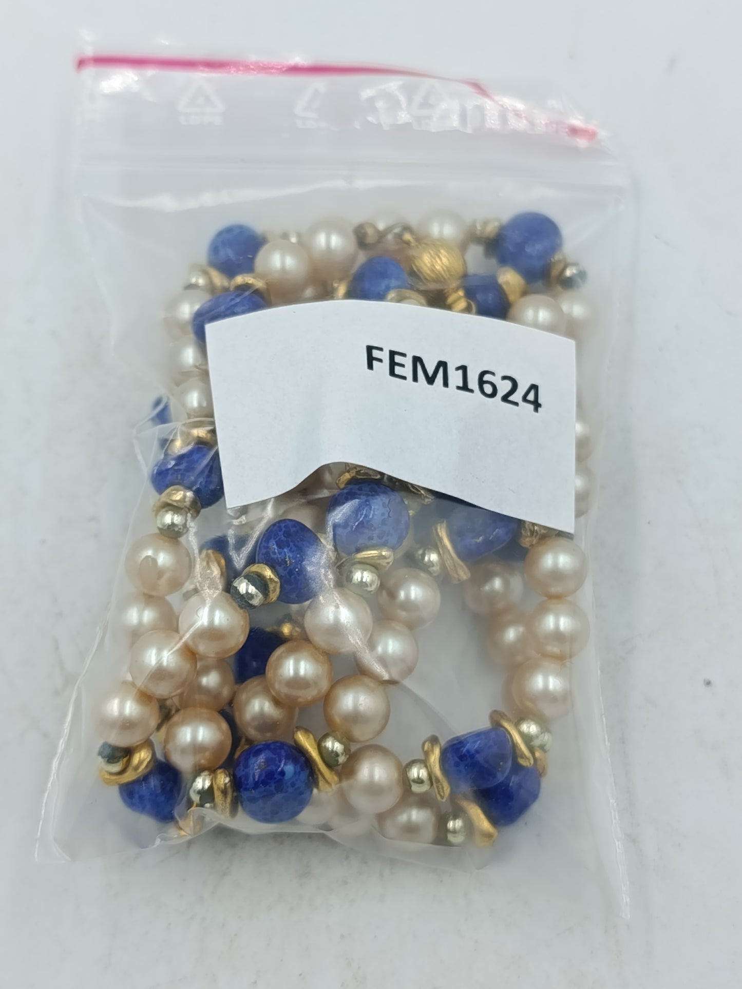 Elegante doppelte Perlenkette mit blauen Akzentperlen vielseitig kombinierbar