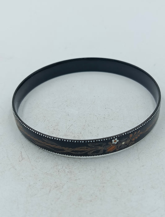 Schmaler Vintage-Armreif mit floraler Verzierung Zeitloses klassisches Design