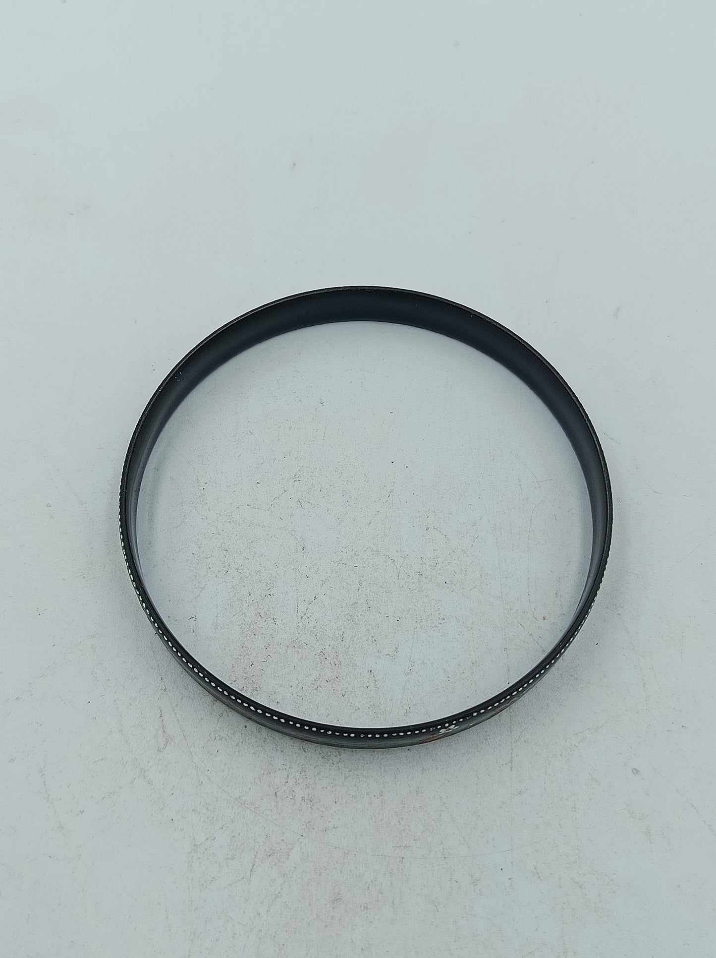 Schmaler Vintage-Armreif mit floraler Verzierung Zeitloses klassisches Design