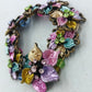 Farbenfroher Blumenarmreif im Vintage Stil mit funkelnden Ziersteinen