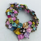 Farbenfroher Blumenarmreif im Vintage Stil mit funkelnden Ziersteinen