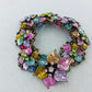 Farbenfroher Blumenarmreif im Vintage Stil mit funkelnden Ziersteinen