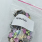 Farbenfroher Blumenarmreif im Vintage Stil mit funkelnden Ziersteinen