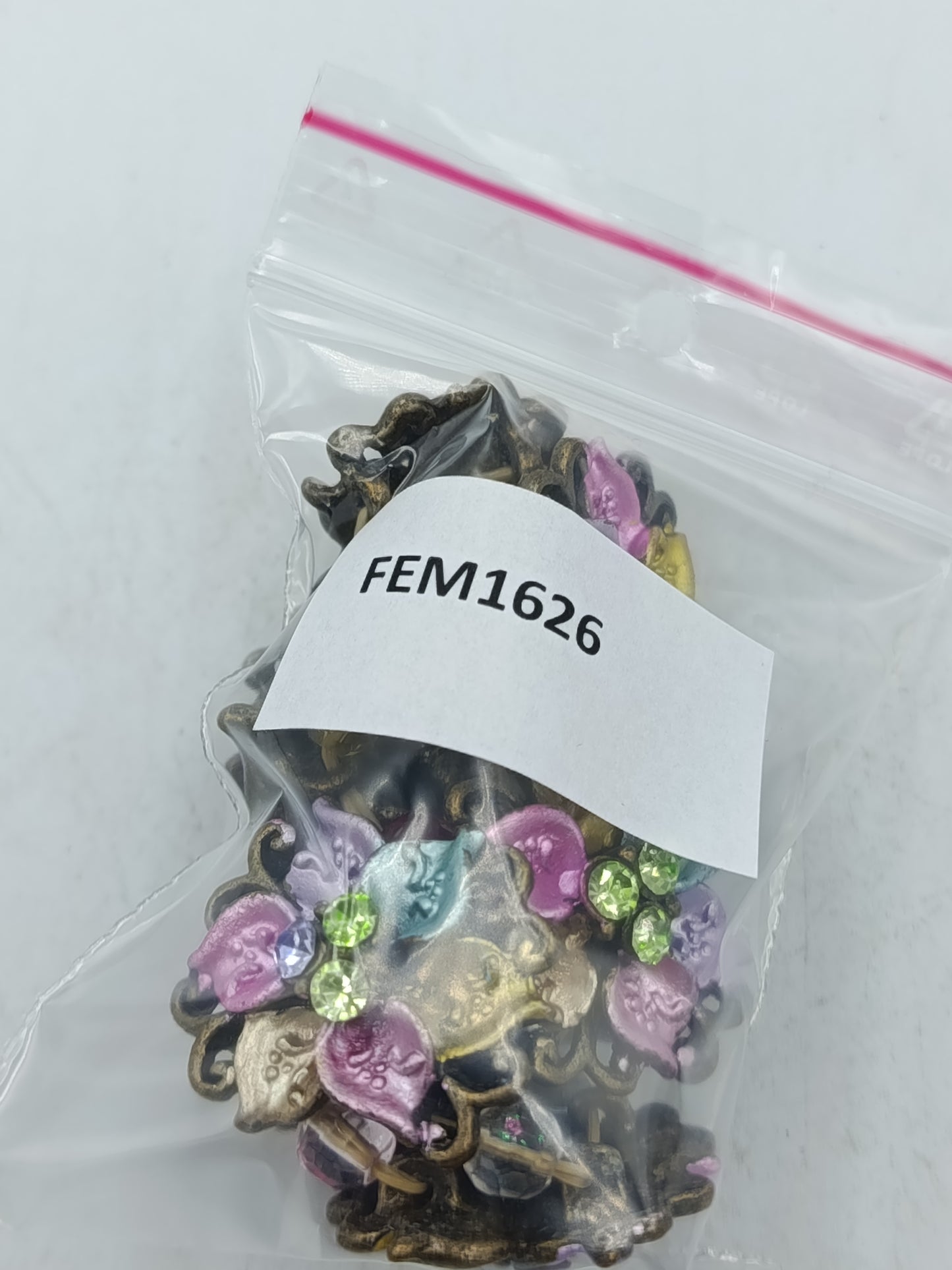 Farbenfroher Blumenarmreif im Vintage Stil mit funkelnden Ziersteinen