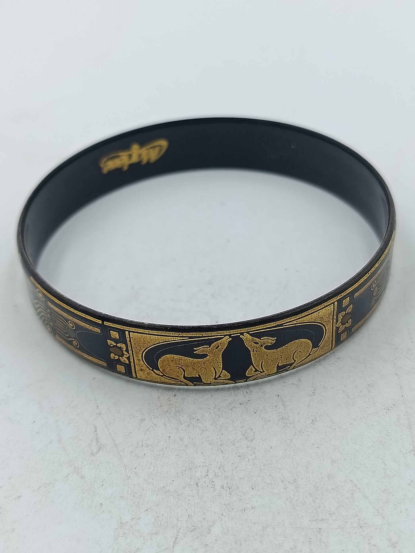 Schmaler Vintage Armreif in Schwarz Gold mit asiatischen Tiermotiven