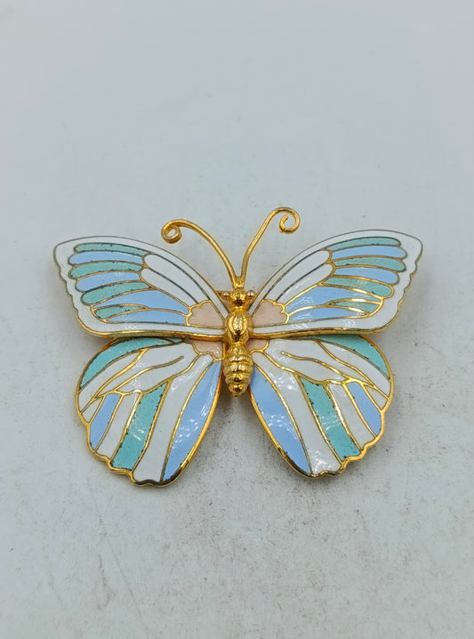 Emaille Schmetterlingsbrosche in Goldoptik mit pastellfarbenem Flügeldesign