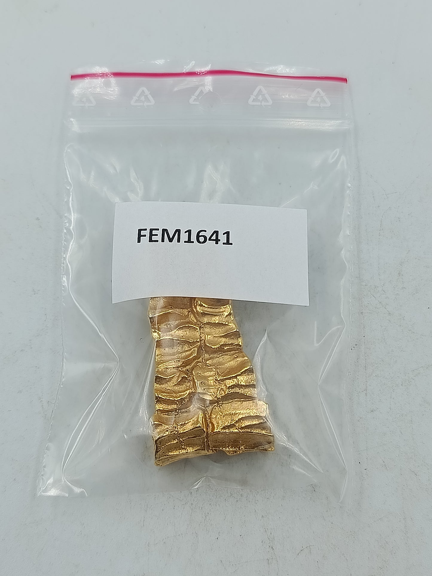 Goldfarbene Haarspange mit strukturierter Oberfläche im Vintage Design