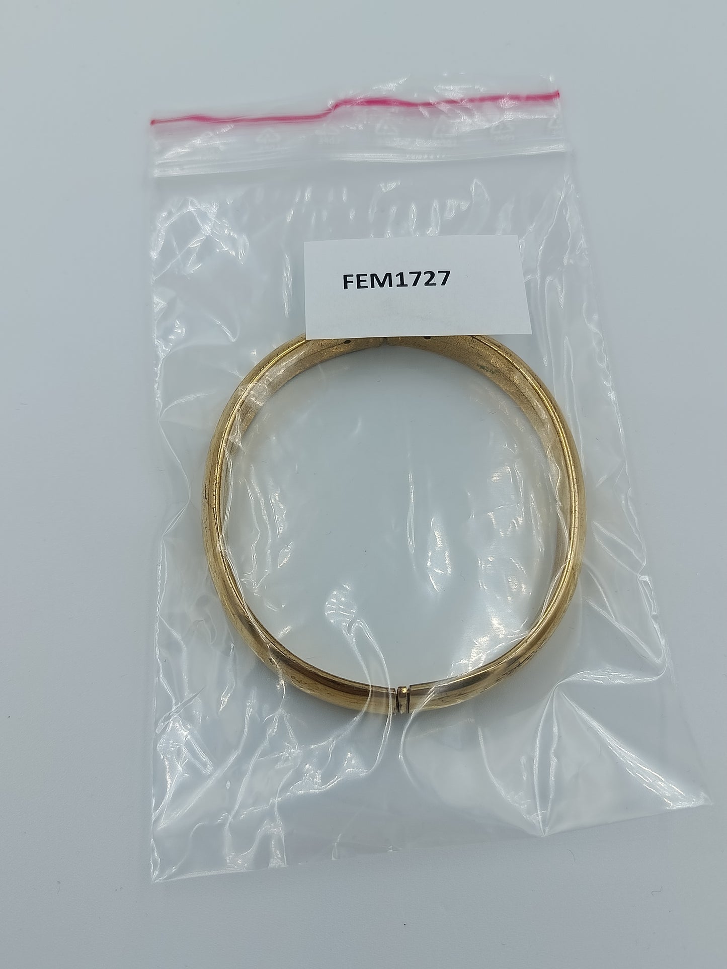 Klassischer Armreif in Goldoptik mit schlichter eleganter Form