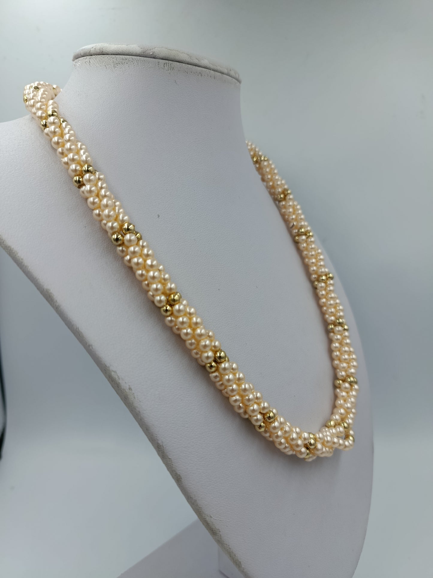 Vintage Perlenkette mehrreihig mit goldfarbenen Zwischenelementen