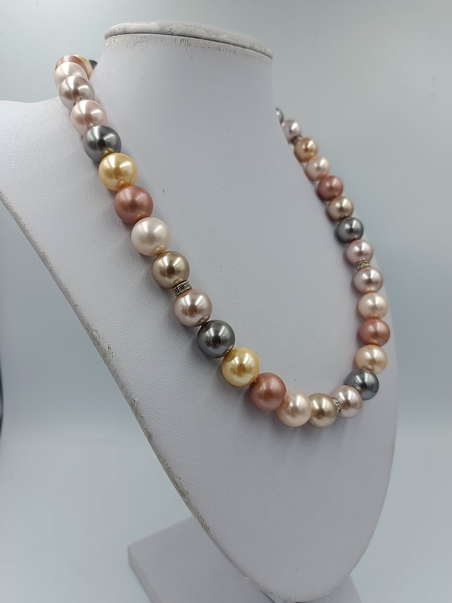 Vintage-Perlenkette: Pastell & Metall-Mix, schimmernd