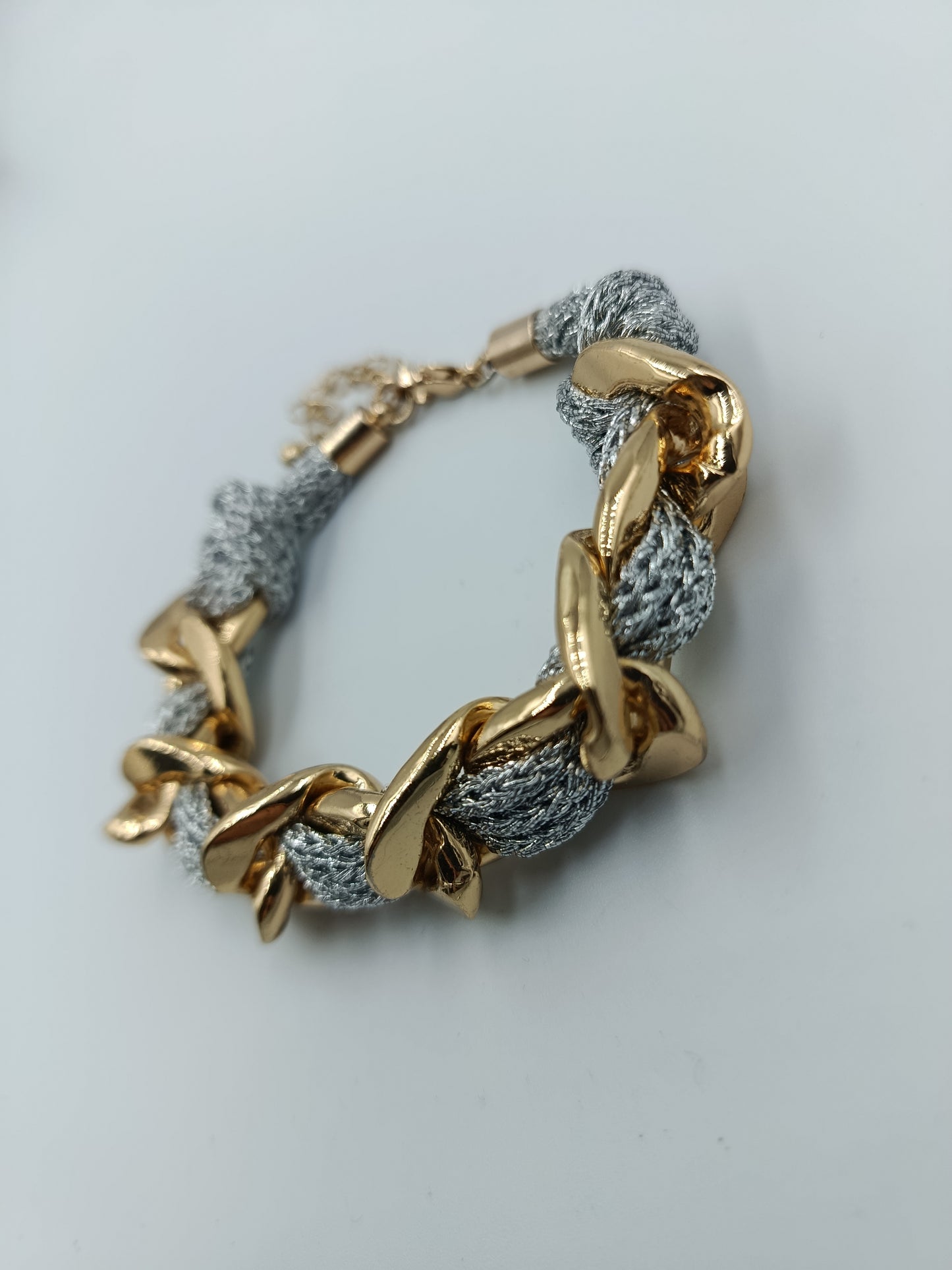 Statement-Band: Gold-Kettenglieder & Silber-Textil