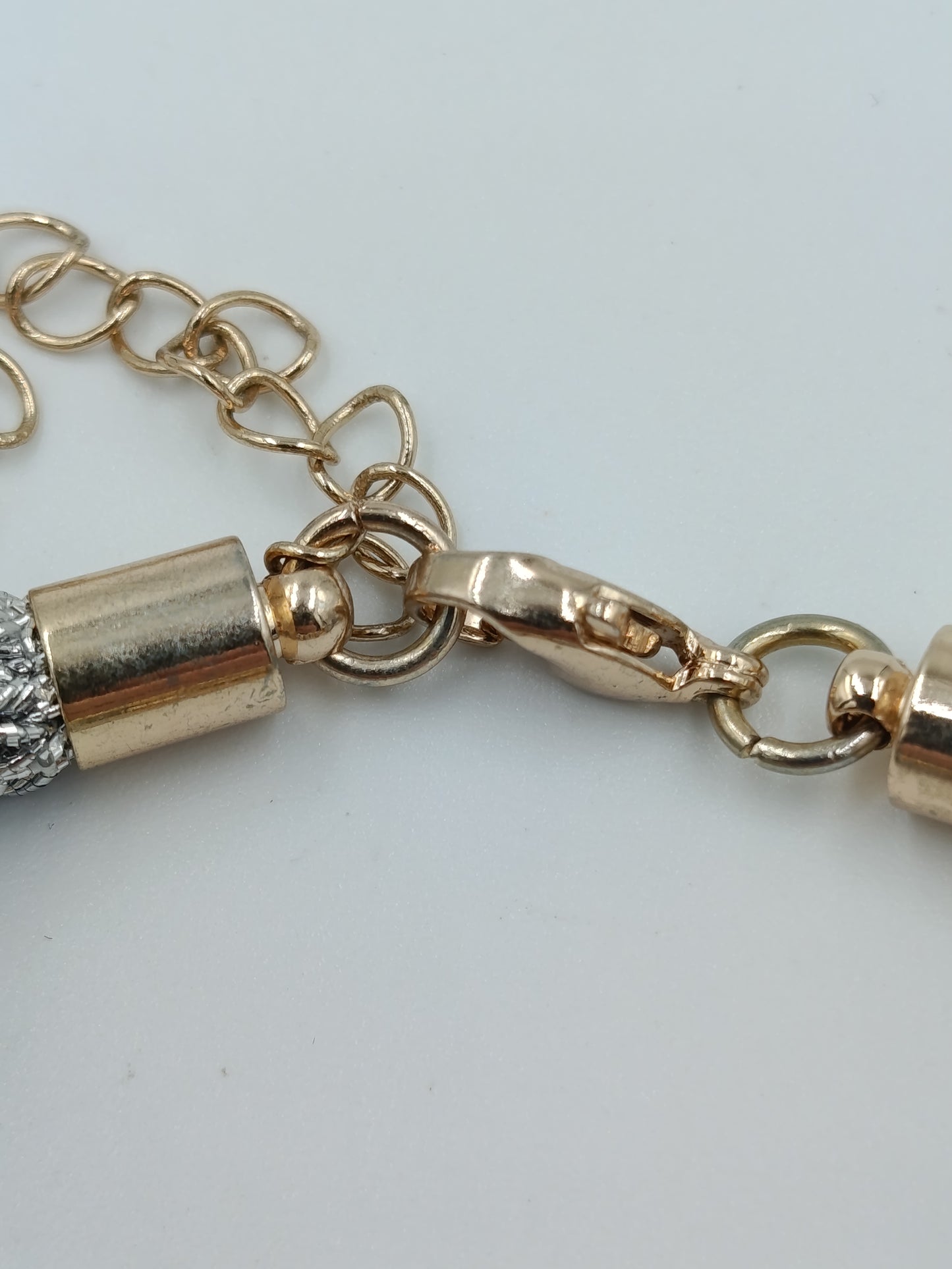 Statement-Band: Gold-Kettenglieder & Silber-Textil