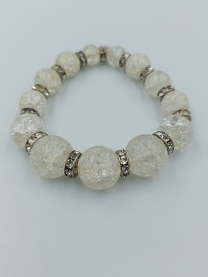 Elastisches Perlenarmband mit Crushed Glasperlen und Strass Zwischenringen