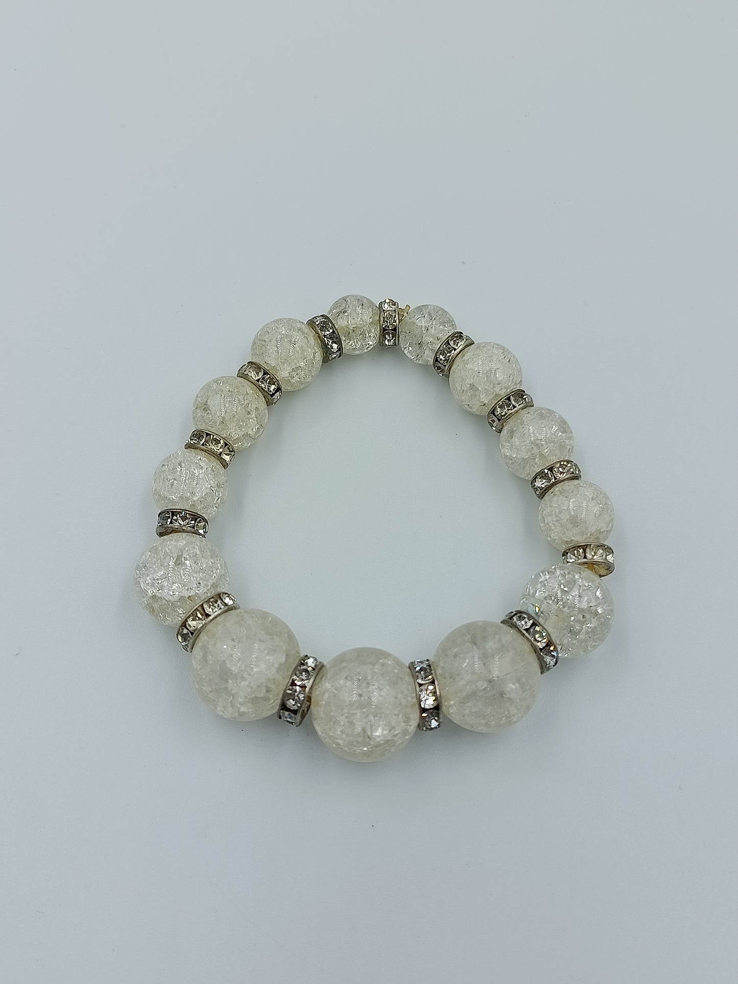 Elastisches Perlenarmband mit Crushed Glasperlen und Strass Zwischenringen