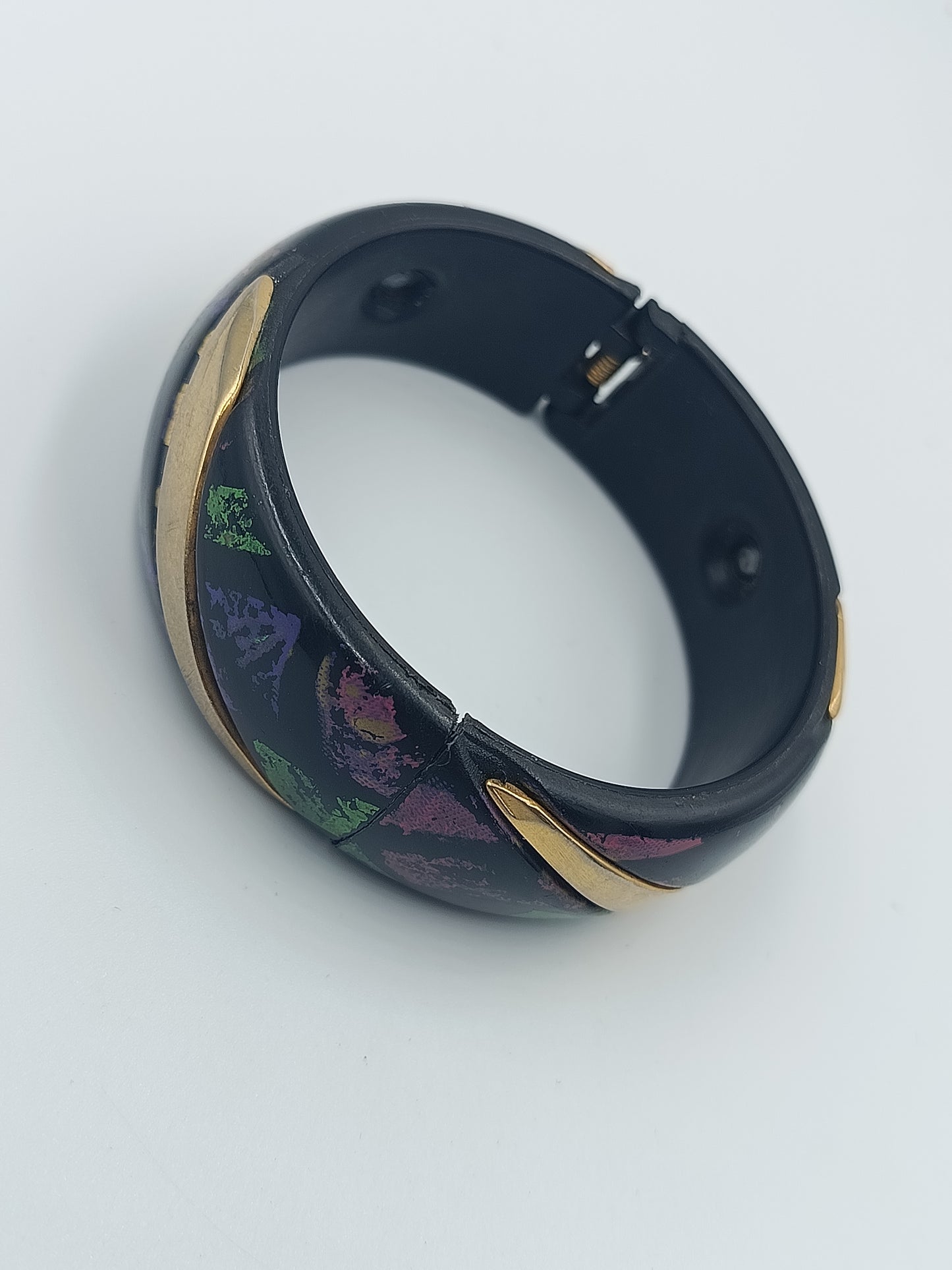 Dunkelblauer Vintage Armreif mit farbigen Akzenten und goldfarbenen Elementen