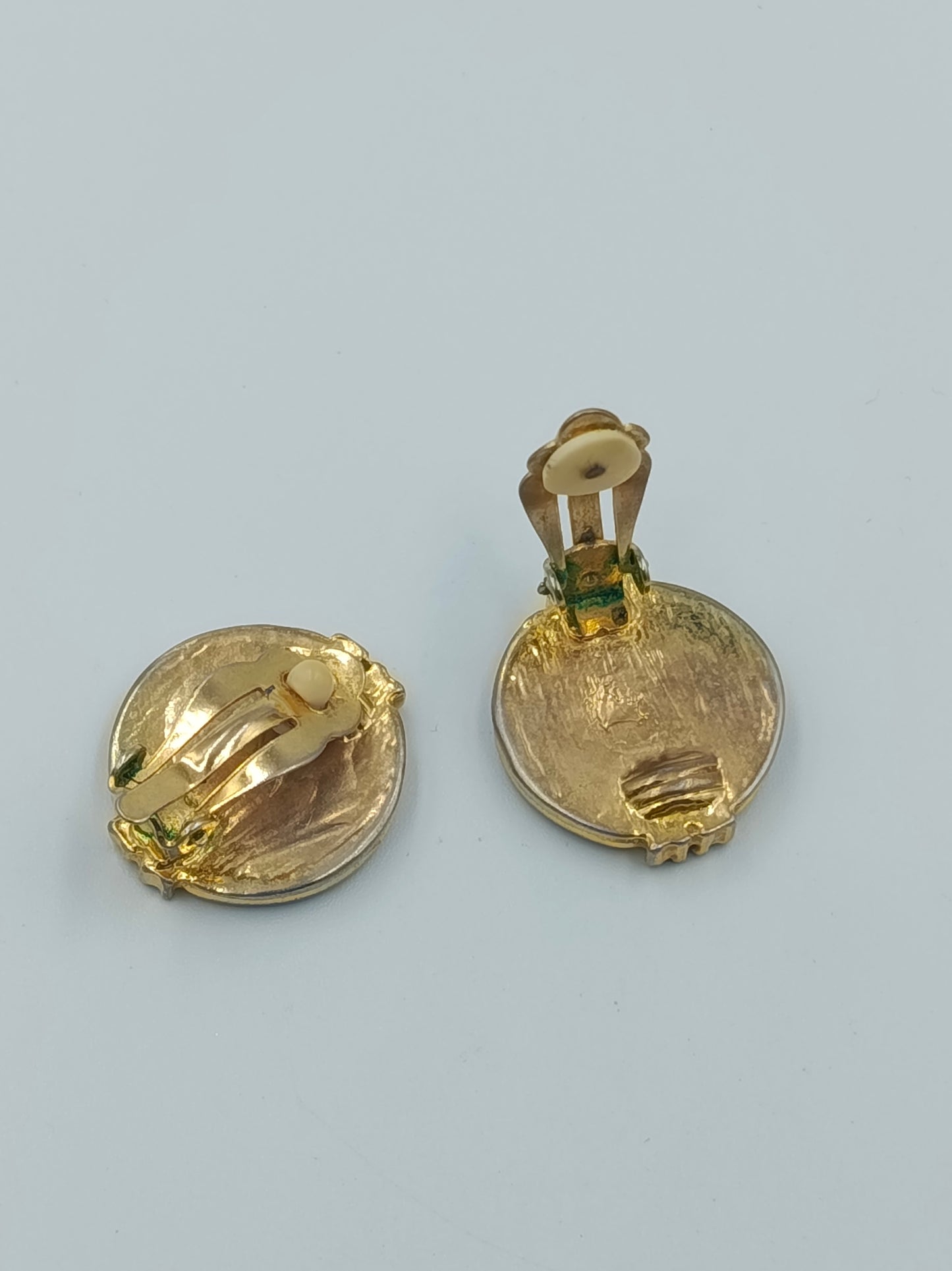 Vintage Ohrclips im Münzdesign goldfarben mit Strasssteinen