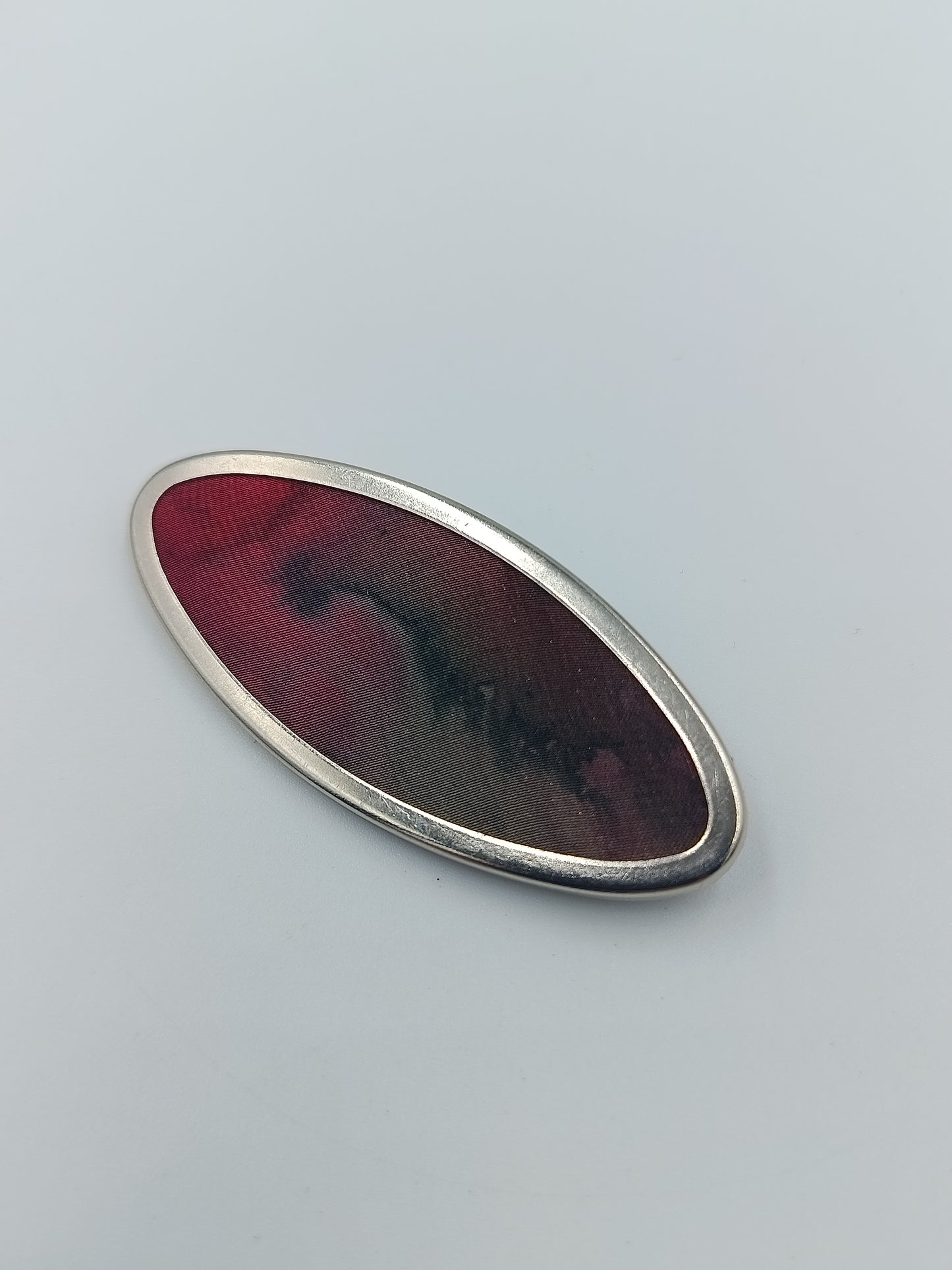 Vintage Brosche oval Silberfarben mit rotem Stoffeinsatz elegantes Design