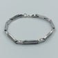 Modernes Gliederarmband aus silberfarben im markanten geometrischen Design