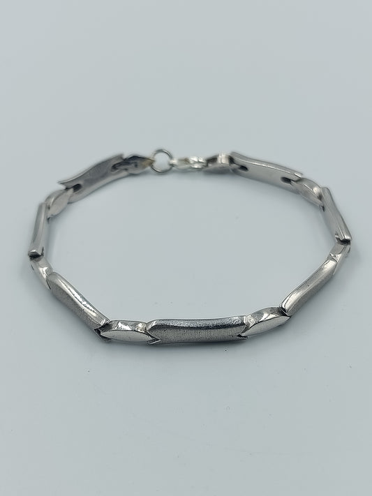 Modernes Gliederarmband aus silberfarben im markanten geometrischen Design