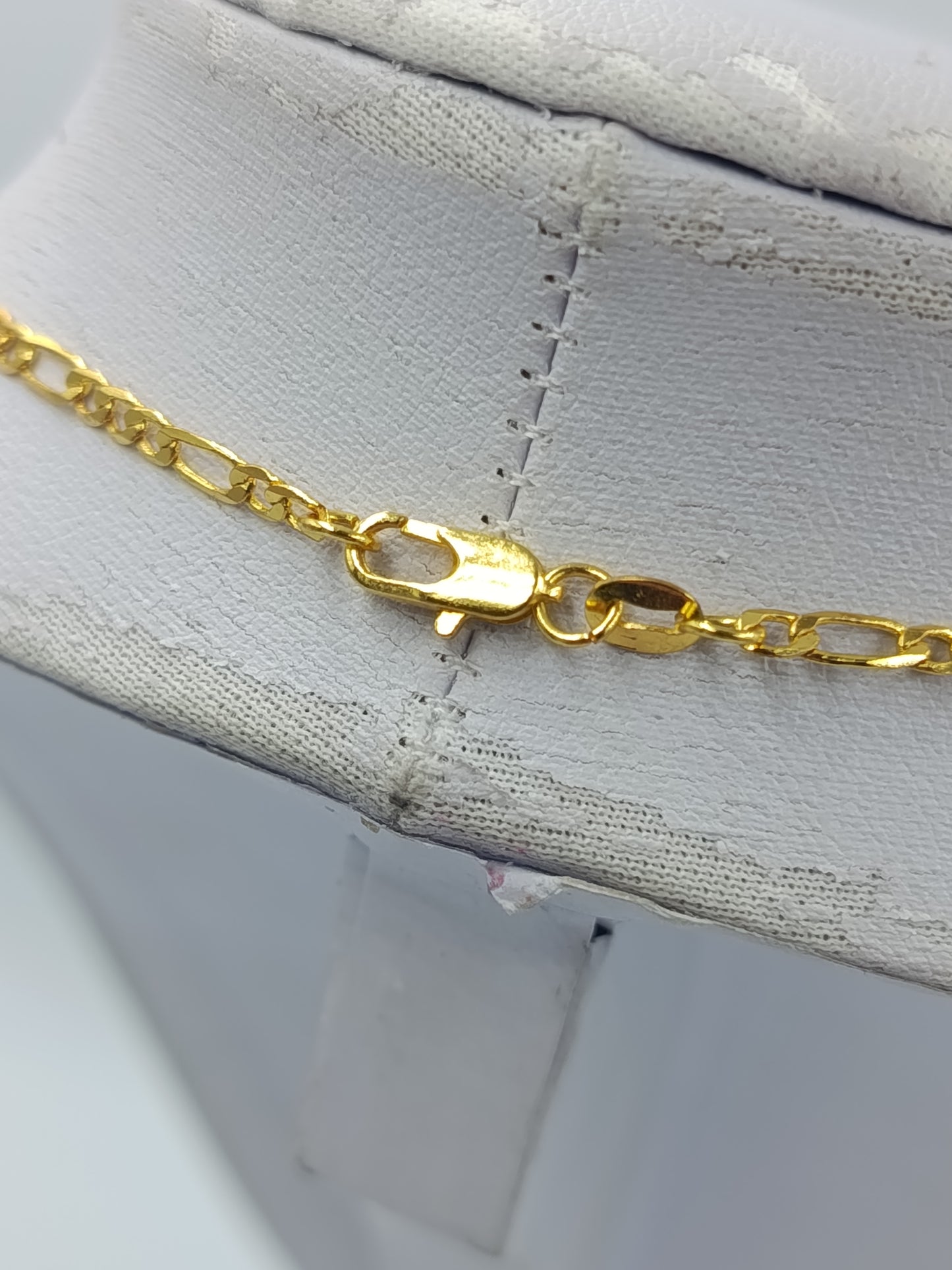 Feine vergoldete Figarokette elegant und zeitlos Klassisches zeitloses Design