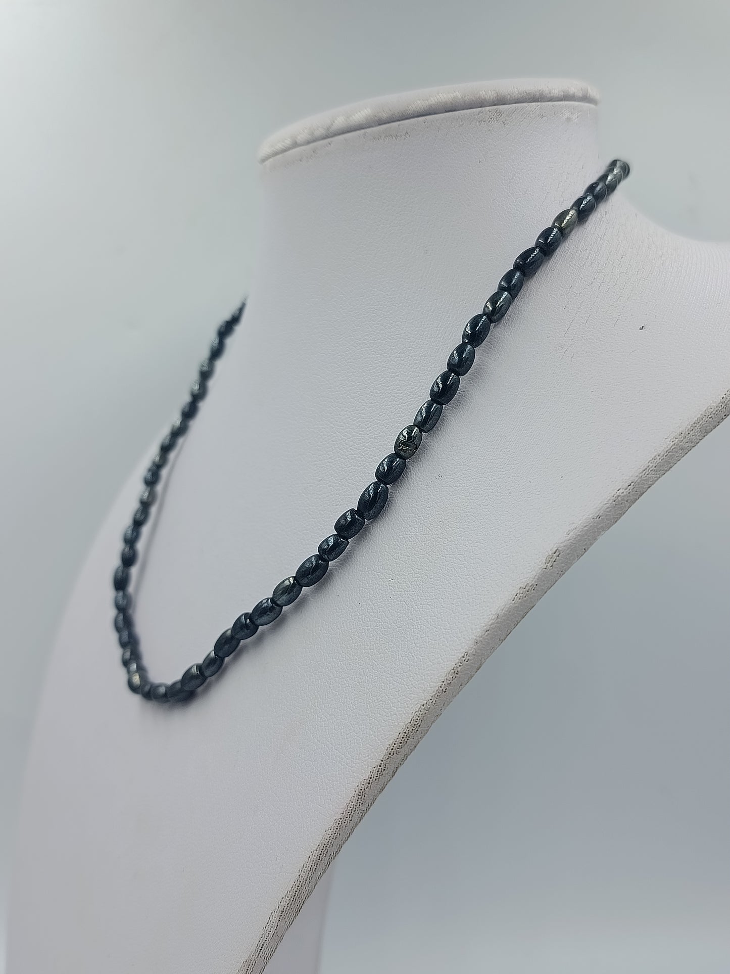 Vintage-Kette: Dunkelgraue Perlen & Magnetverschluss