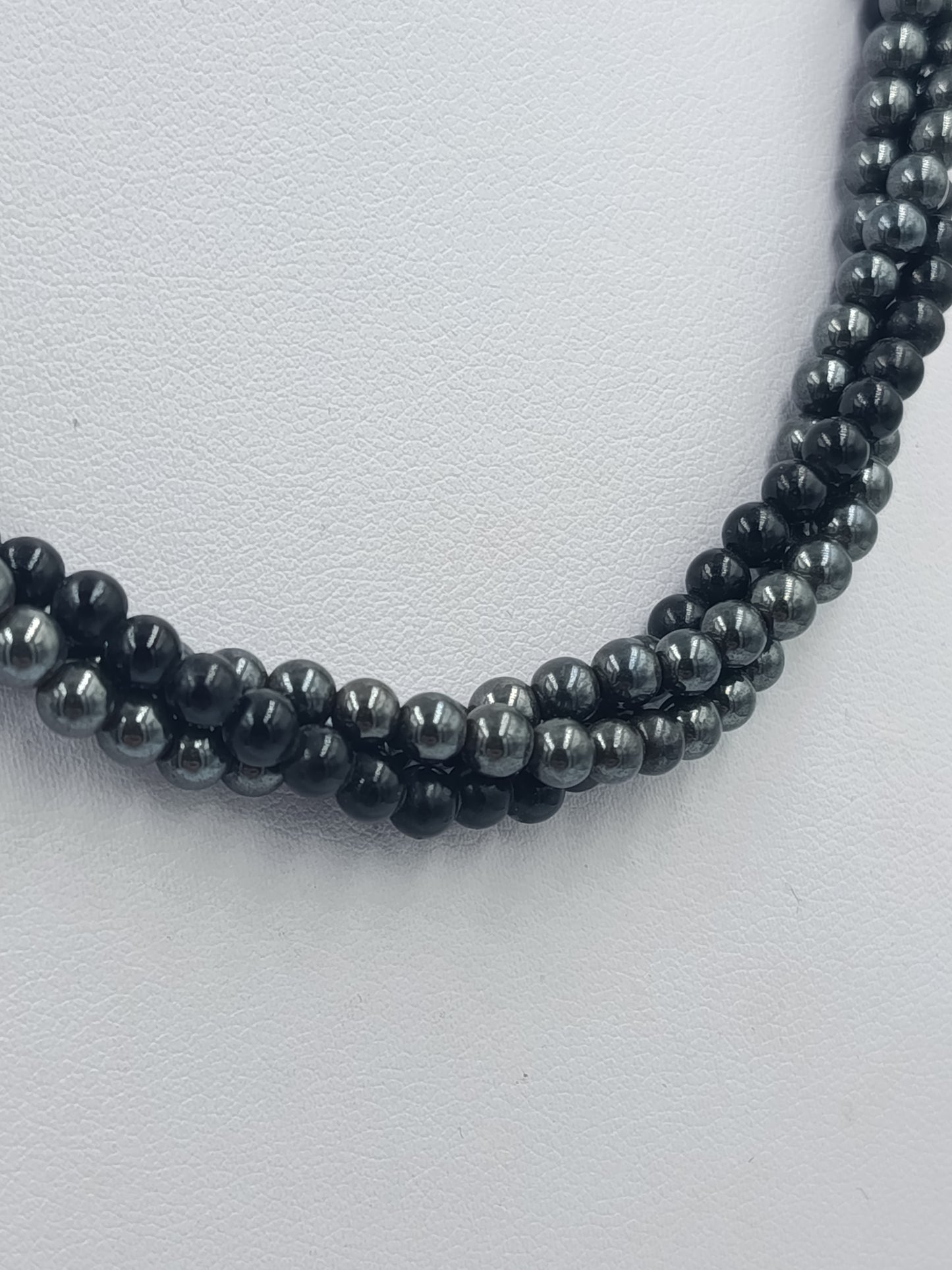 Mehrreihige Vintage Perlenkette in Anthrazit mit klassischem Kugeldesign