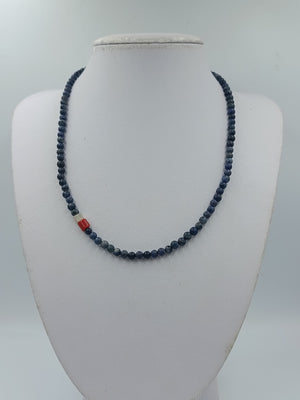 Blaue Naturstein-Kette: Roter Akzent & Magnetverschluss