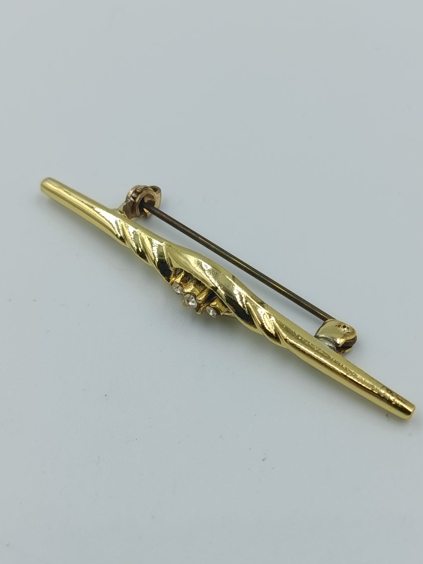 Elegante Vintage Stabbrosche in Goldoptik mit funkelnden Ziersteinen