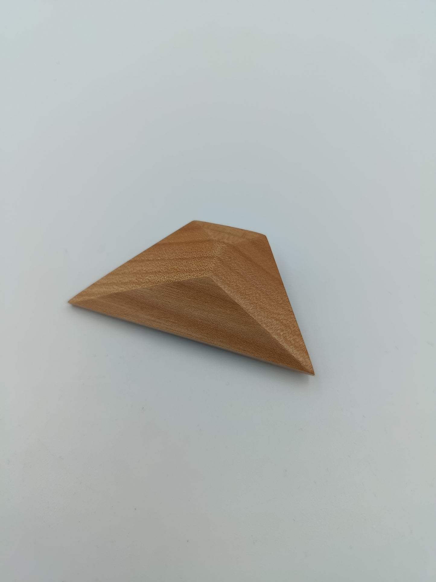 Vintage Brosche aus Holz in geometrischer Form handgearbeitet