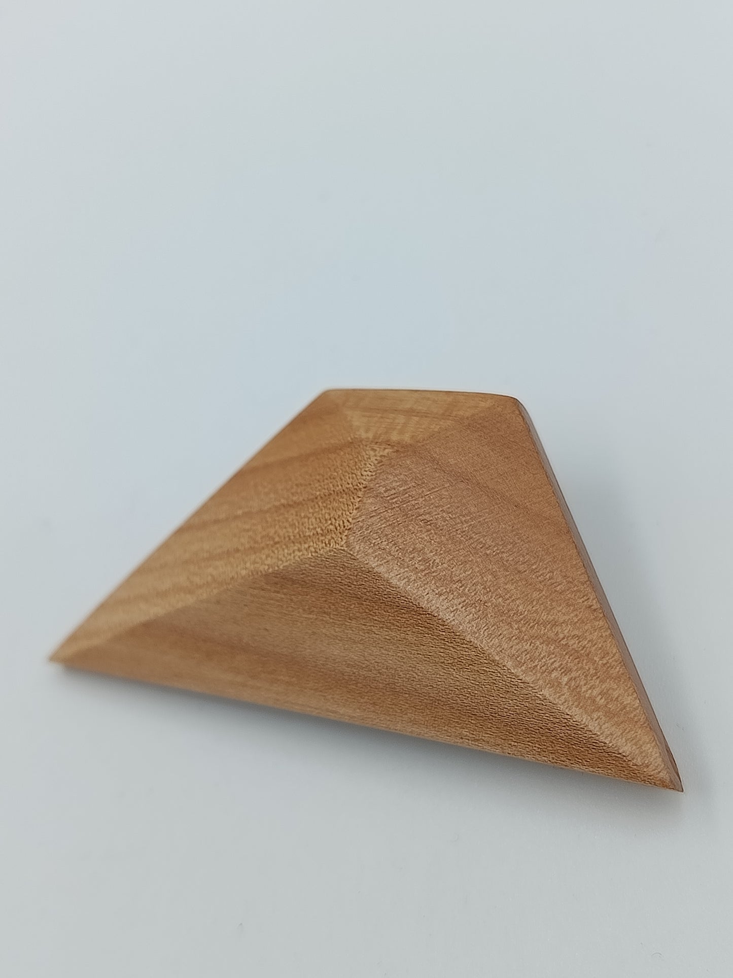 Vintage Brosche aus Holz in geometrischer Form handgearbeitet