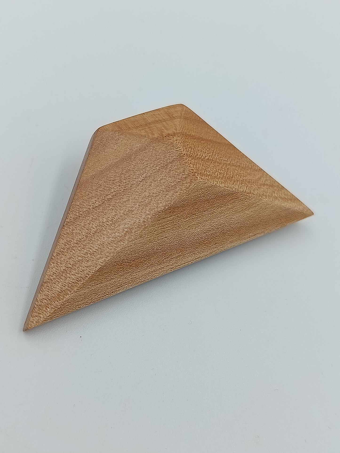 Vintage Brosche aus Holz in geometrischer Form handgearbeitet