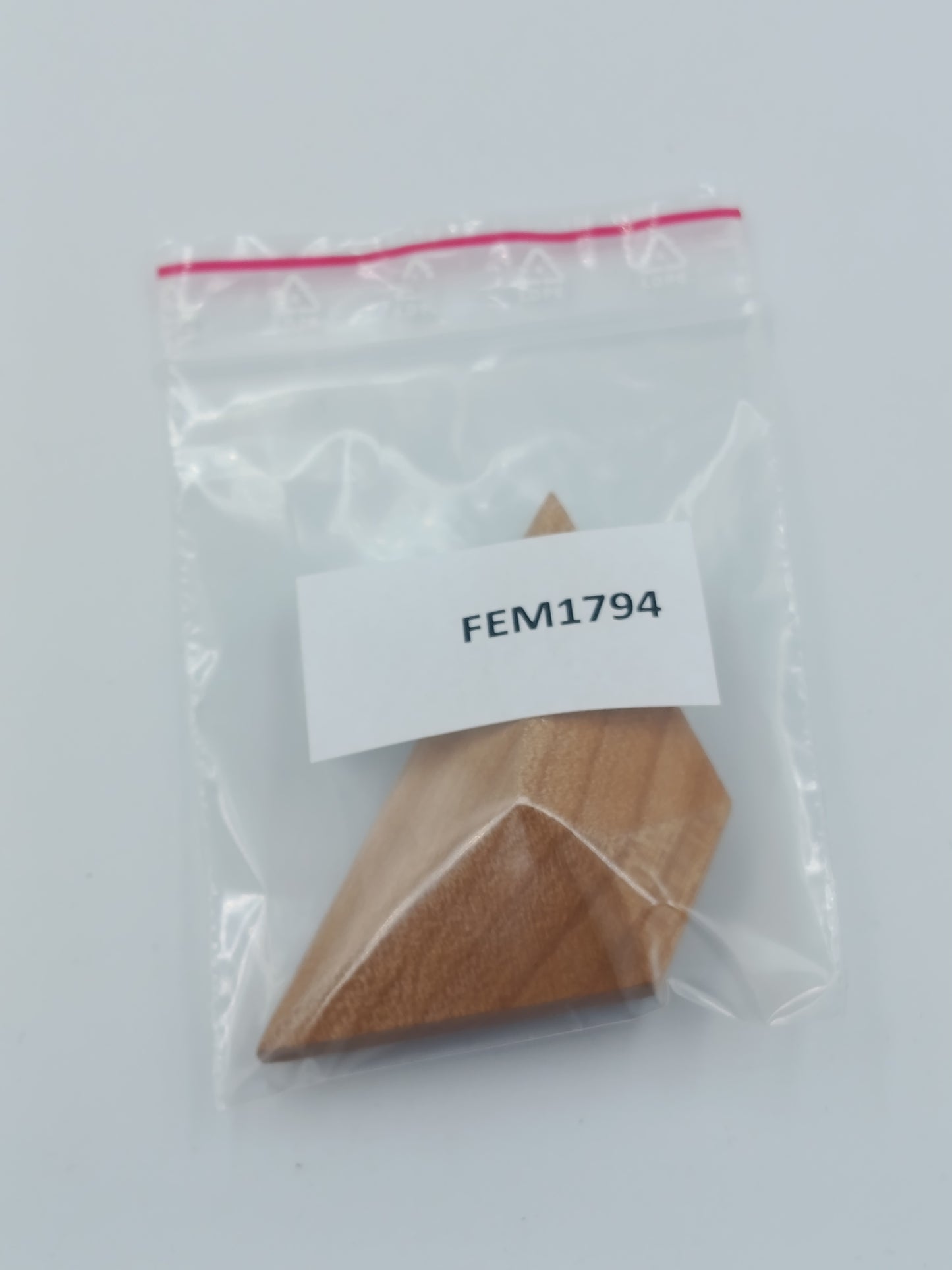 Vintage Brosche aus Holz in geometrischer Form handgearbeitet
