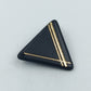 Geometrische Vintage Brosche in Schwarz mit goldenen Linien im Art Déco Stil