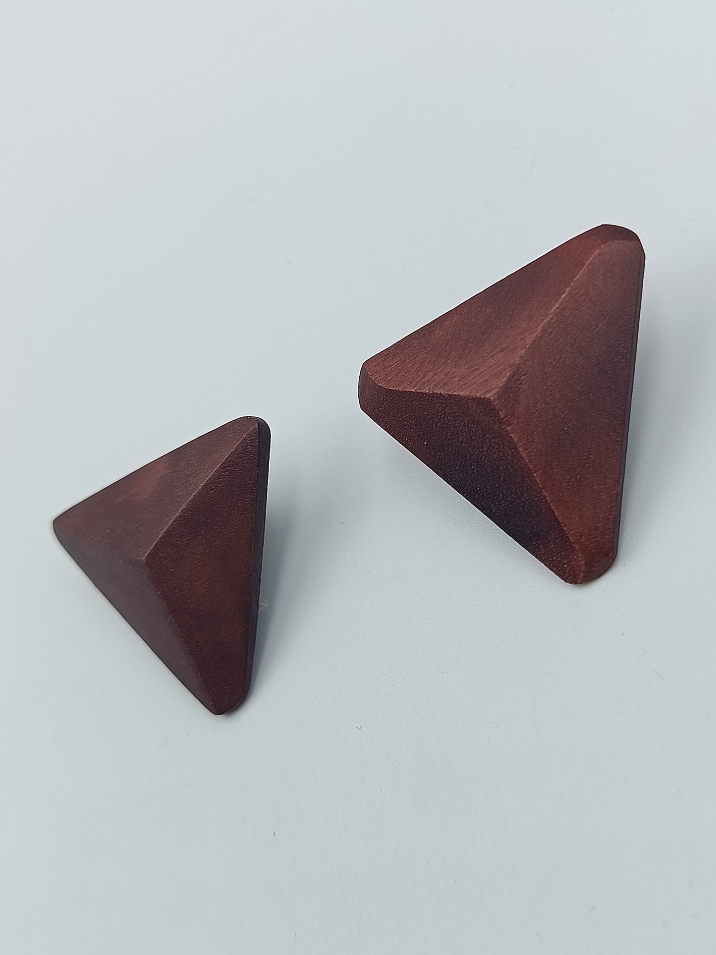 Geometrische Vintage Ohrclips in Holzoptik im minimalistischen Design