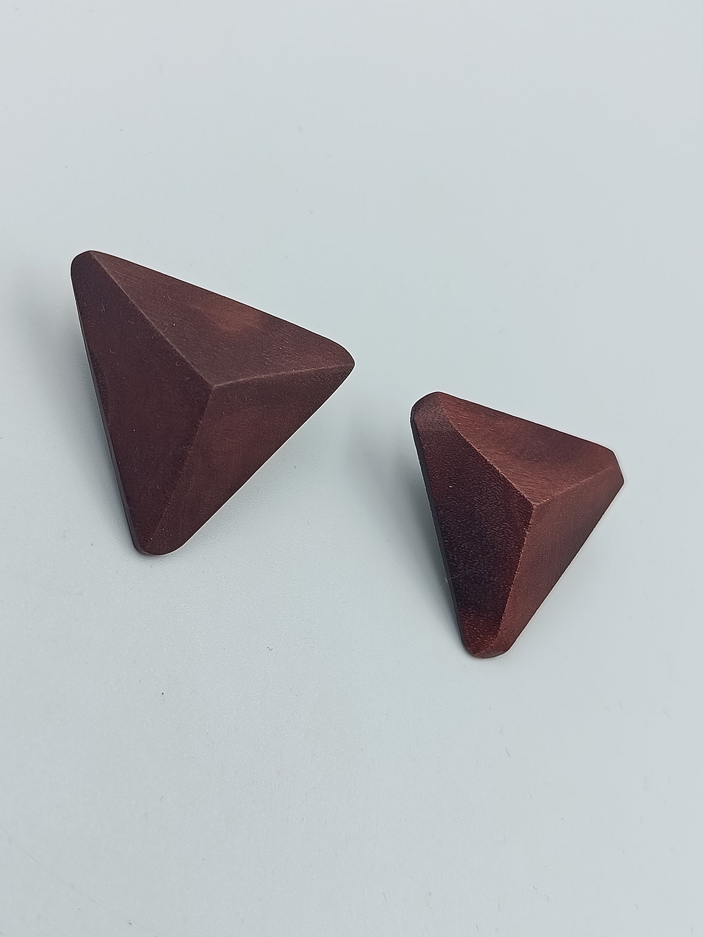 Geometrische Vintage Ohrclips in Holzoptik im minimalistischen Design
