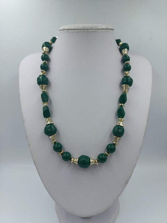 Vintage-Kette: Grüne Steine & Gold-Zwischenelemente