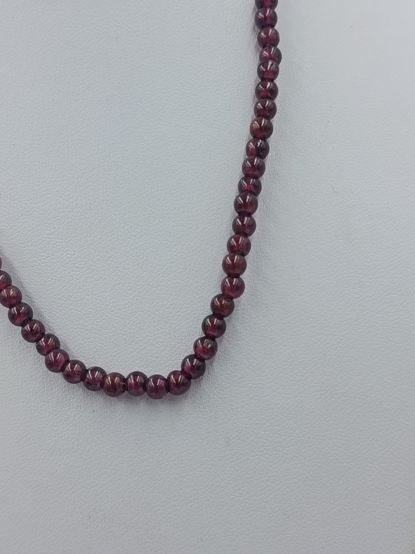 Vintage Granat Perlenkette mit vergoldetem Federringverschluss