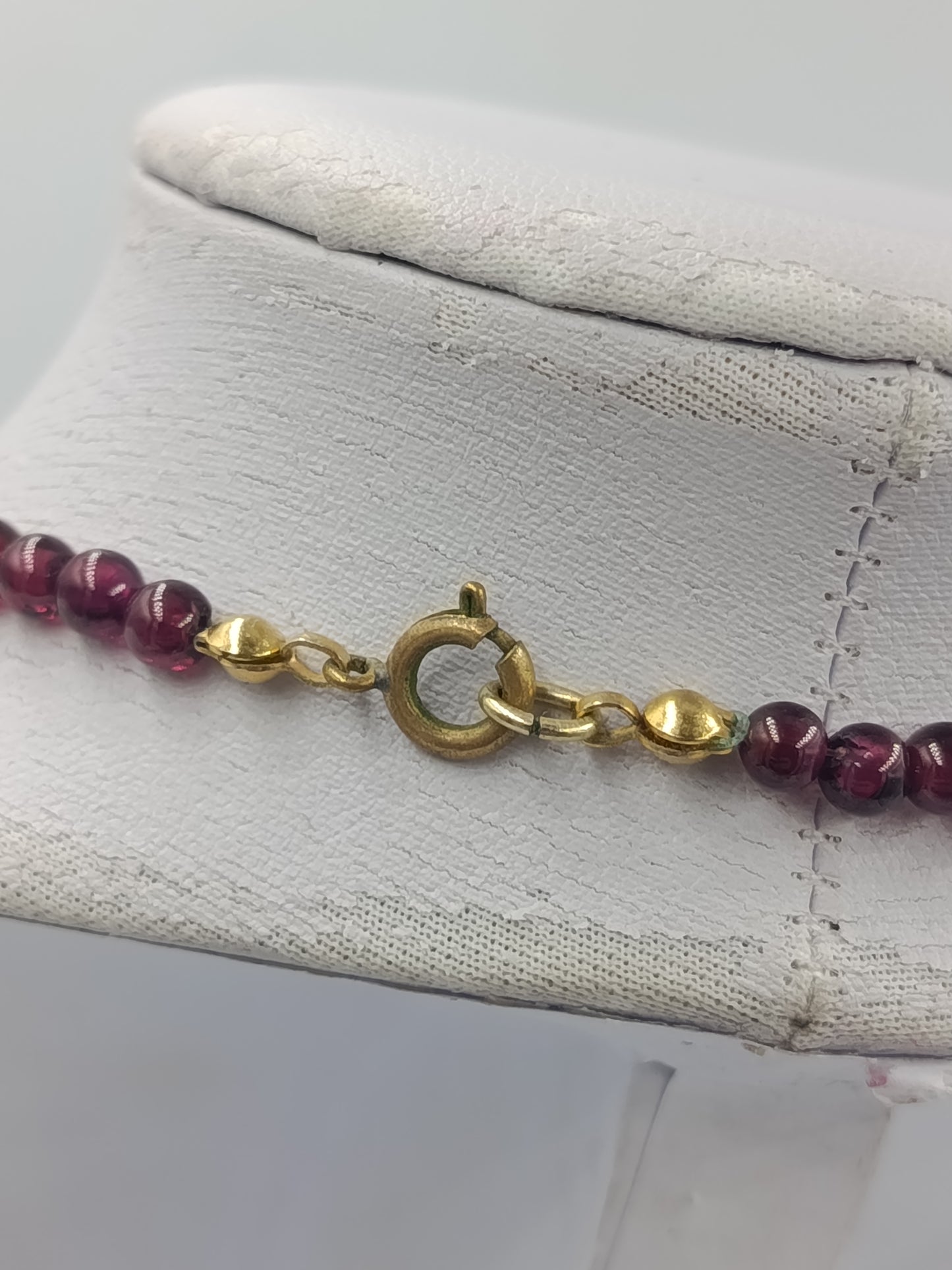 Vintage Granat Perlenkette mit vergoldetem Federringverschluss