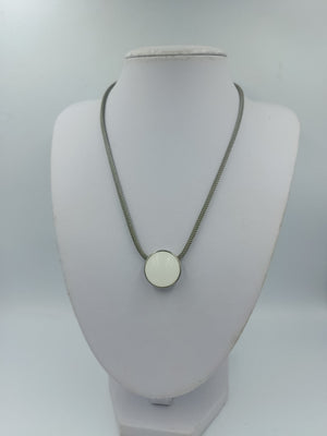 Skagen Halskette mit rundem Anhänger silberfarben minimalistisches Design