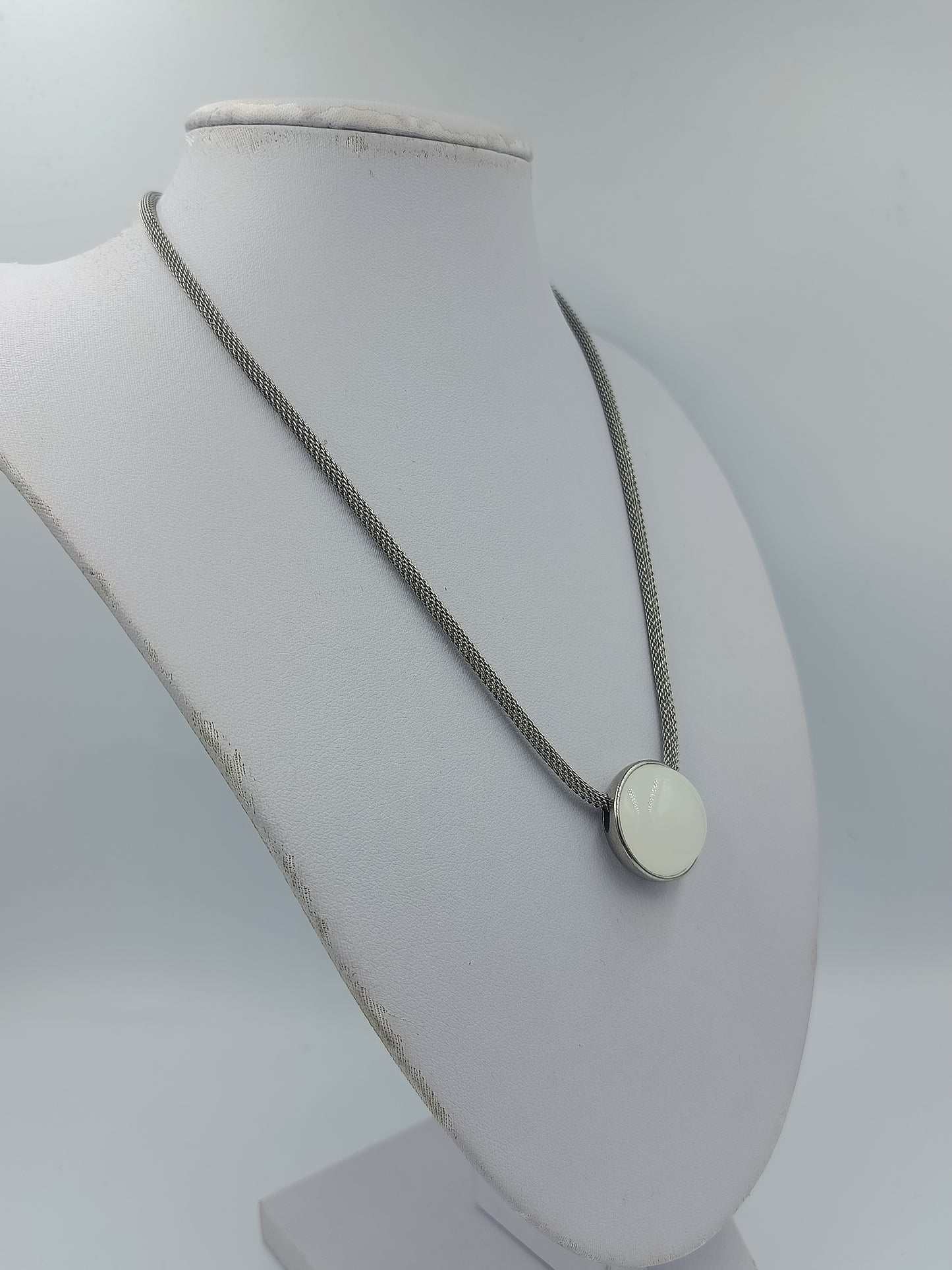Skagen Halskette mit rundem Anhänger silberfarben minimalistisches Design