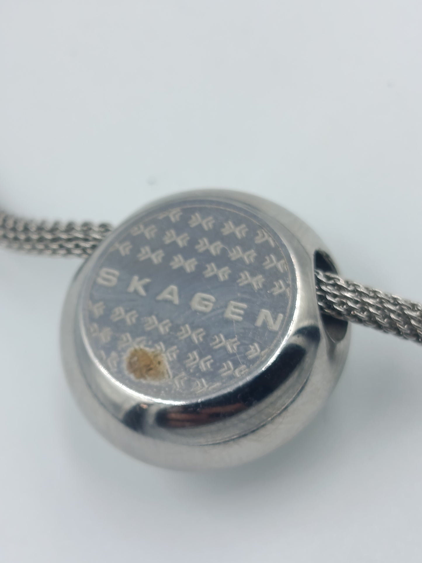 Skagen Halskette mit rundem Anhänger silberfarben minimalistisches Design