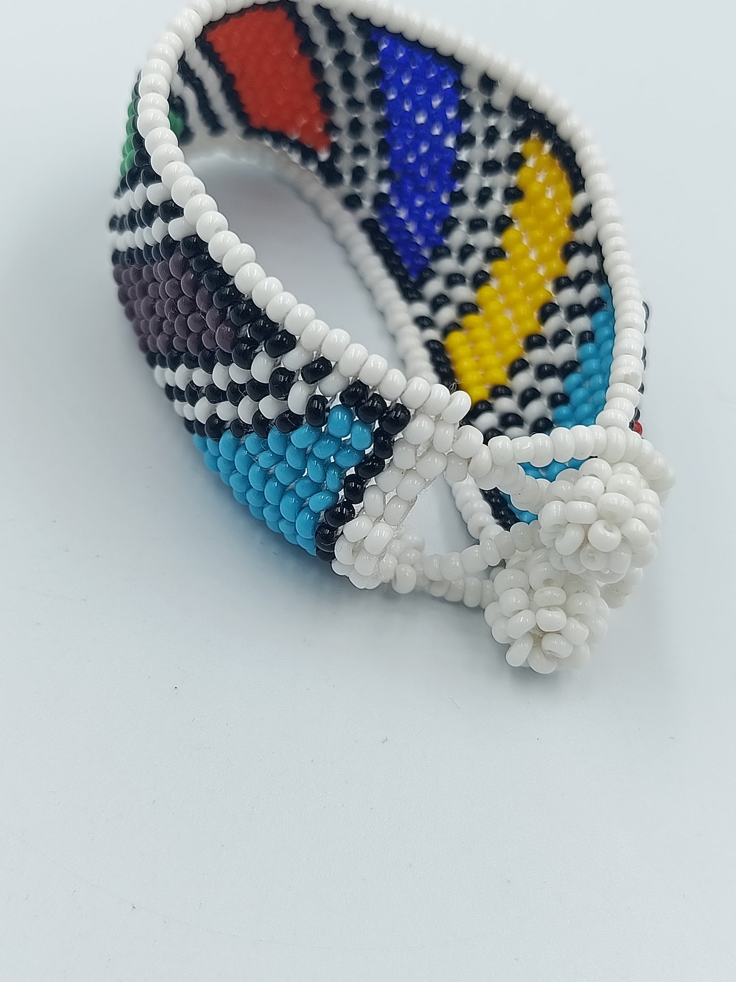 Handgefertigtes Perlenarmband buntes Ethno Muster Boho Style