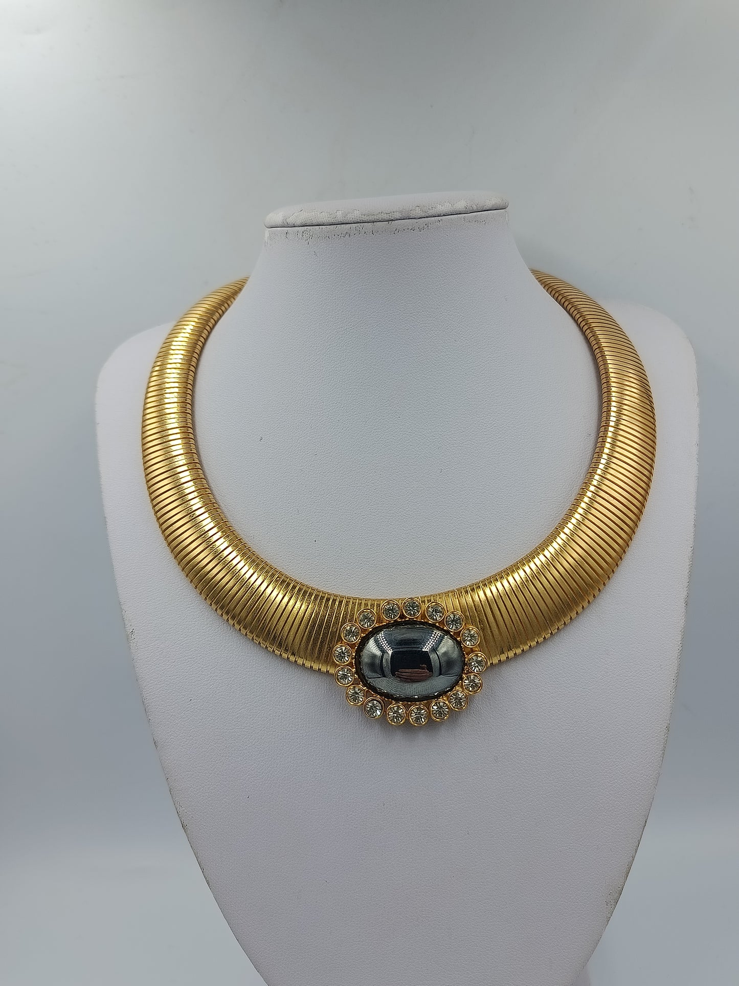 Statement Collier Goldfarben mit Strass und Cabochon Anhänger