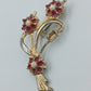 Vintage Blumen Brosche in Goldoptik mit roten Steinen und Perlendetails