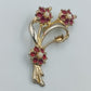 Vintage Blumen Brosche in Goldoptik mit roten Steinen und Perlendetails
