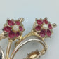 Vintage Blumen Brosche in Goldoptik mit roten Steinen und Perlendetails